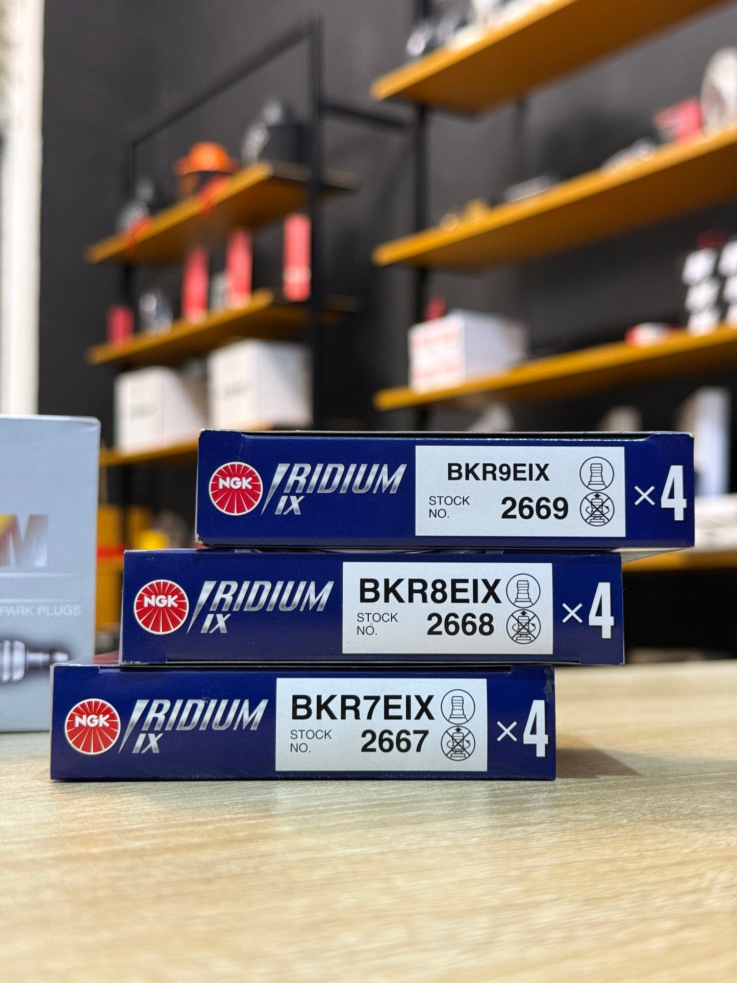 NGK BKR7EIX Iridium IX Spark Plug (2667)